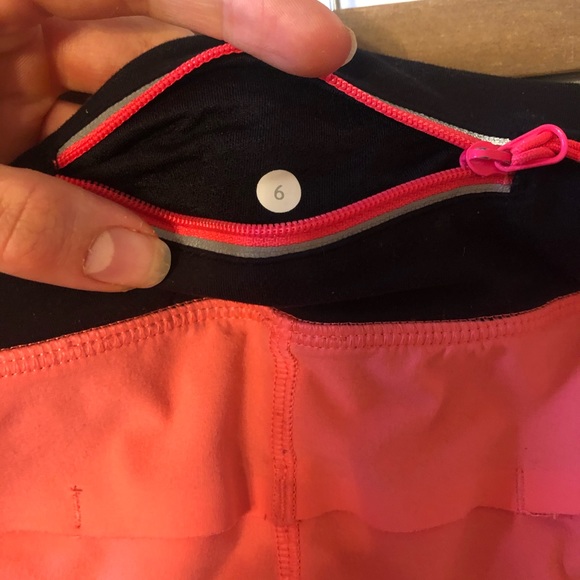 Lululemon run shorts size 6 - Picture 3 of 4